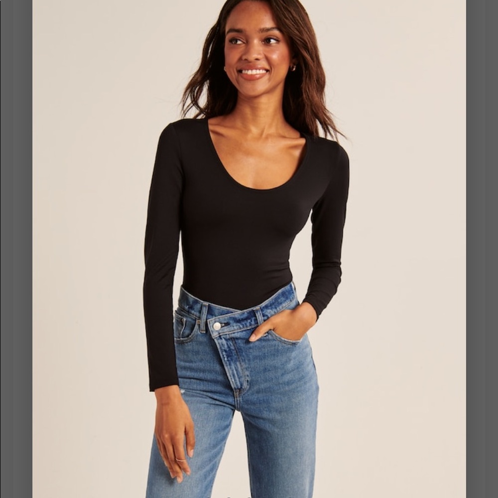 SOLD NWT Abercrombie seamless scoop neck bodysuit (XS)